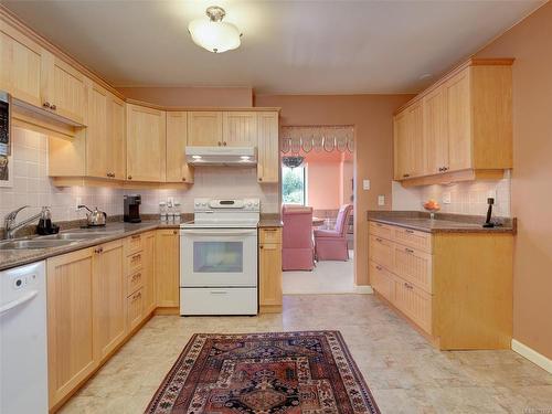 201-920 Park Blvd, Victoria, BC - Indoor Photo Showing Kitchen With Double Sink