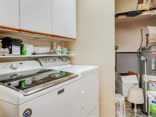 201-920 Park Blvd, Victoria, BC - Indoor Photo Showing Laundry Room