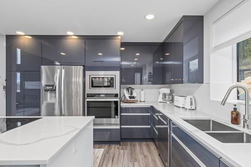 3714 Astoria Drive, West Kelowna, BC - Indoor Photo Showing Kitchen With Double Sink With Upgraded Kitchen