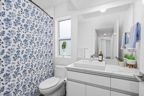 3714 Astoria Drive, West Kelowna, BC - Indoor Photo Showing Bathroom