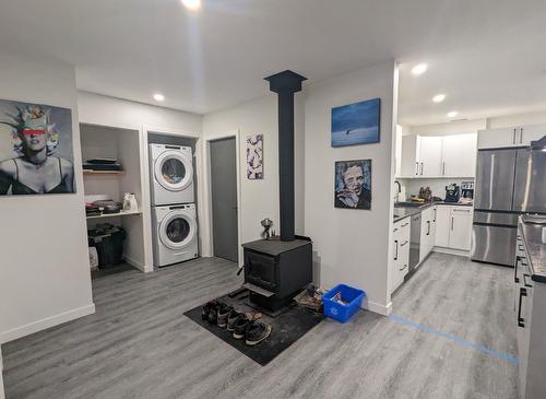 789 Shuswap River Drive, Lumby, BC - Indoor Photo Showing Kitchen