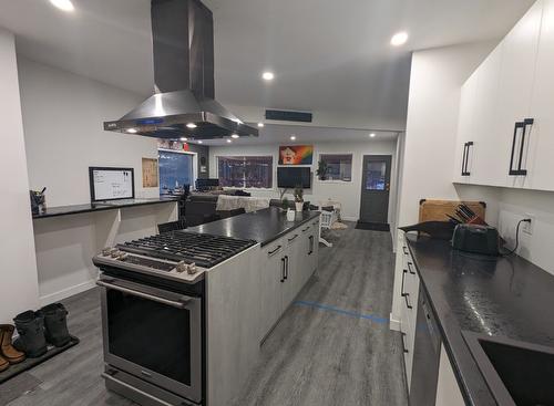 789 Shuswap River Drive, Lumby, BC - Indoor Photo Showing Kitchen