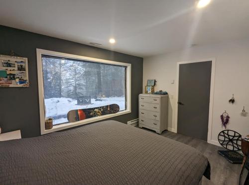 789 Shuswap River Drive, Lumby, BC - Indoor Photo Showing Bedroom