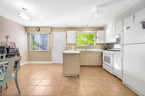 20-3807 32 Avenue, Vernon, BC - Indoor Photo Showing Kitchen