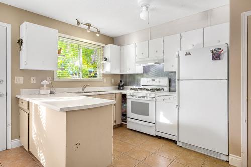 20-3807 32 Avenue, Vernon, BC - Indoor Photo Showing Kitchen