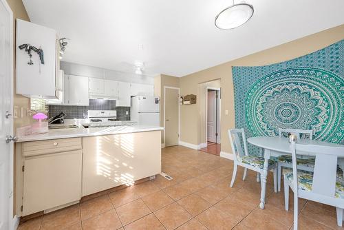 20-3807 32 Avenue, Vernon, BC - Indoor Photo Showing Kitchen