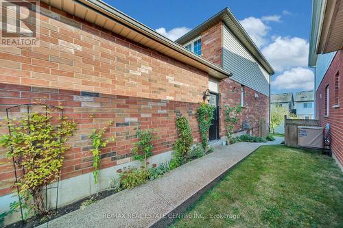 15 Yarrow Court, Kitchener, ON - Outdoor With Exterior