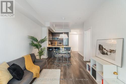 222 - 18 Rean Drive, Toronto, ON - Indoor Photo Showing Living Room