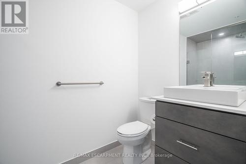 801 - 16 Concord Place, Grimsby, ON - Indoor Photo Showing Bathroom