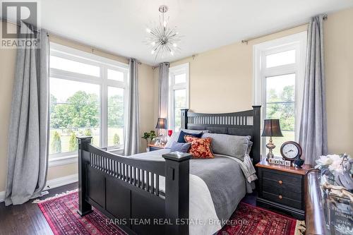 4454 North Valley Lane, Severn, ON - Indoor Photo Showing Bedroom