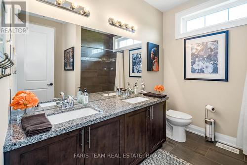 4454 North Valley Lane, Severn, ON - Indoor Photo Showing Bathroom