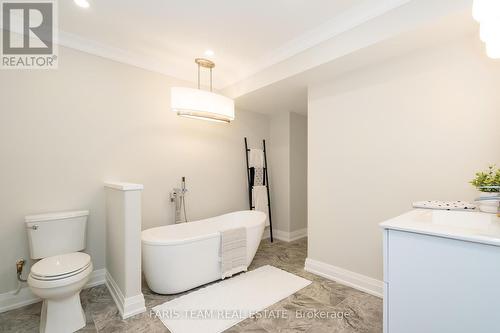 4454 North Valley Lane, Severn, ON - Indoor Photo Showing Bathroom