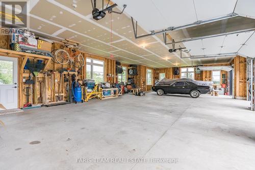 4454 North Valley Lane, Severn, ON - Indoor Photo Showing Garage