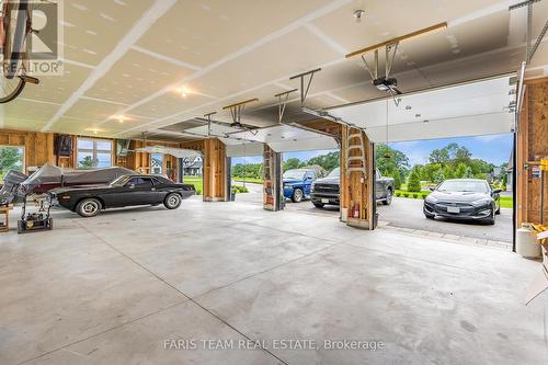 4454 North Valley Lane, Severn, ON - Indoor Photo Showing Garage