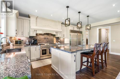 4454 North Valley Lane, Severn, ON - Indoor Photo Showing Kitchen With Upgraded Kitchen