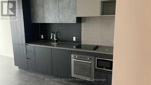 1809 - 1000 Portage Parkway S, Vaughan, ON - Indoor Photo Showing Kitchen