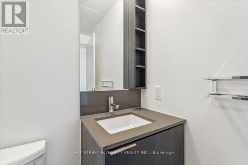 1809 - 1000 Portage Parkway S, Vaughan, ON - Indoor Photo Showing Bathroom