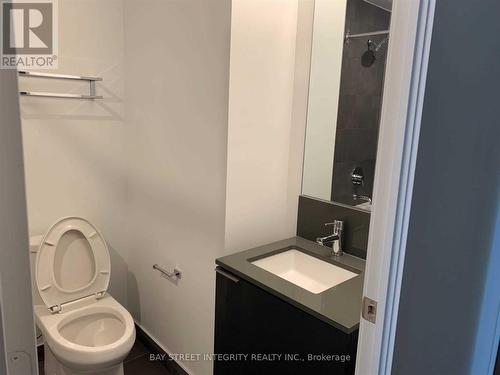 1809 - 1000 Portage Parkway S, Vaughan, ON - Indoor Photo Showing Bathroom