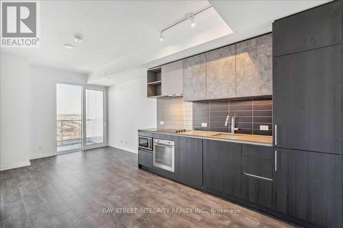 1809 - 1000 Portage Parkway S, Vaughan, ON - Indoor Photo Showing Kitchen With Upgraded Kitchen