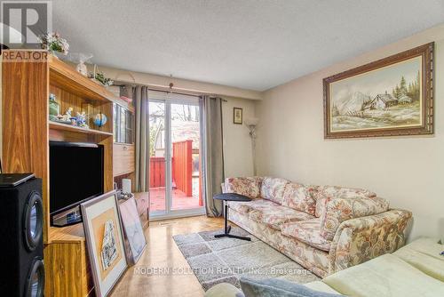 142 Mill Street N, Brampton, ON - Indoor Photo Showing Living Room