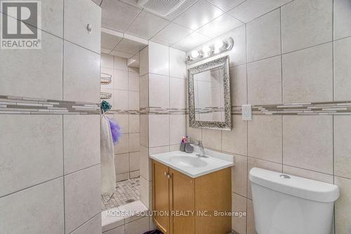 142 Mill Street N, Brampton, ON - Indoor Photo Showing Bathroom