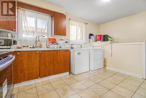 142 Mill Street N, Brampton, ON - Indoor Photo Showing Laundry Room