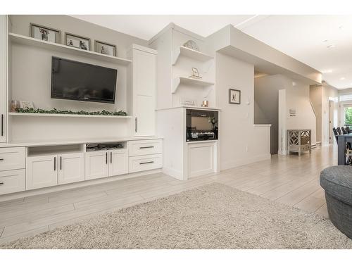 32 21150 76A Avenue, Langley, BC - Indoor Photo Showing Living Room