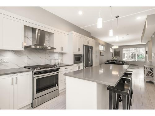 32 21150 76A Avenue, Langley, BC - Indoor Photo Showing Kitchen With Stainless Steel Kitchen With Upgraded Kitchen