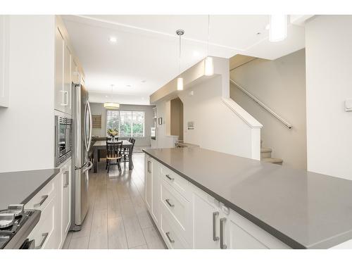 32 21150 76A Avenue, Langley, BC - Indoor Photo Showing Kitchen