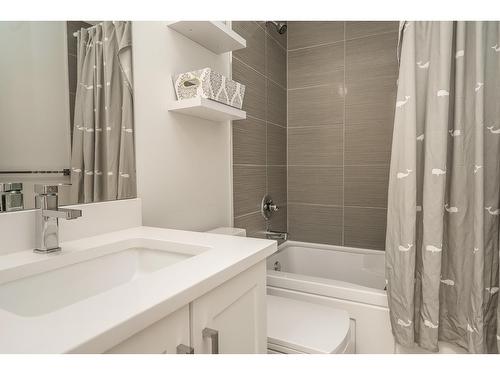 32 21150 76A Avenue, Langley, BC - Indoor Photo Showing Bathroom