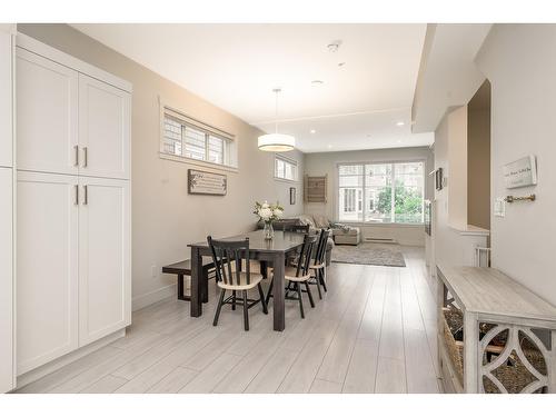 32 21150 76A Avenue, Langley, BC - Indoor Photo Showing Dining Room