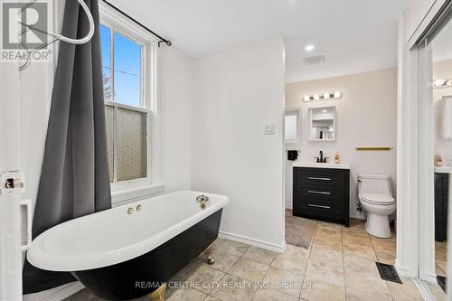 2 Verna Street, St. Thomas, ON - Indoor Photo Showing Bathroom