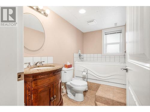 1095 Mt. Fosthall Drive, Vernon, BC - Indoor Photo Showing Bathroom