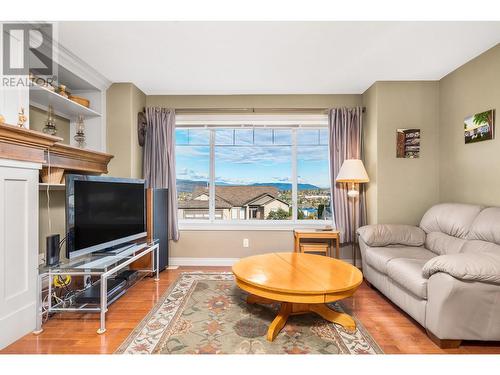 1095 Mt. Fosthall Drive, Vernon, BC - Indoor Photo Showing Living Room