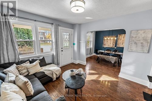 253 Ritson Road S, Oshawa (Central), ON - Indoor Photo Showing Living Room