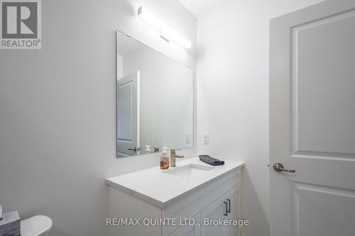 407 - 17 Cleave Avenue, Prince Edward County (Picton), ON - Indoor Photo Showing Bathroom