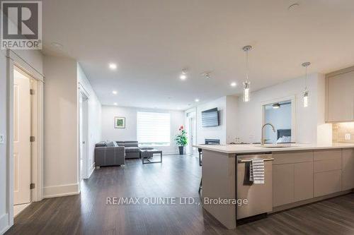 407 - 17 Cleave Avenue, Prince Edward County (Picton), ON - Indoor Photo Showing Kitchen