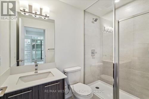 7 - 861 Sheppard Avenue W, Toronto, ON - Indoor Photo Showing Bathroom