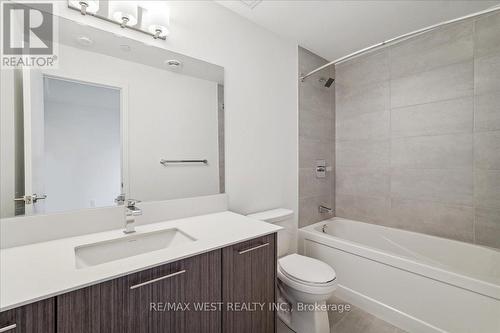 7 - 861 Sheppard Avenue W, Toronto, ON - Indoor Photo Showing Bathroom