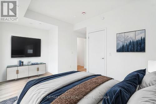 7 - 861 Sheppard Avenue W, Toronto, ON - Indoor Photo Showing Bedroom