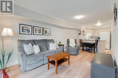 405 - 3 Marine Parade Drive, Toronto, ON - Indoor Photo Showing Living Room