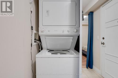 405 - 3 Marine Parade Drive, Toronto, ON - Indoor Photo Showing Laundry Room