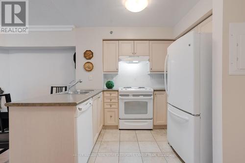 405 - 3 Marine Parade Drive, Toronto, ON - Indoor Photo Showing Kitchen