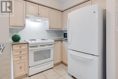 405 - 3 Marine Parade Drive, Toronto, ON - Indoor Photo Showing Kitchen