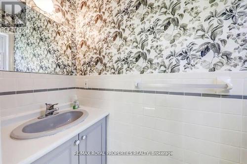 28 Goodman Road, Kawartha Lakes, ON - Indoor Photo Showing Bathroom