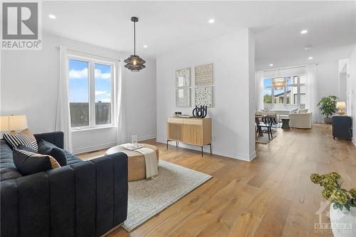 1005 Beckton Heights, Ottawa, ON - Indoor Photo Showing Living Room