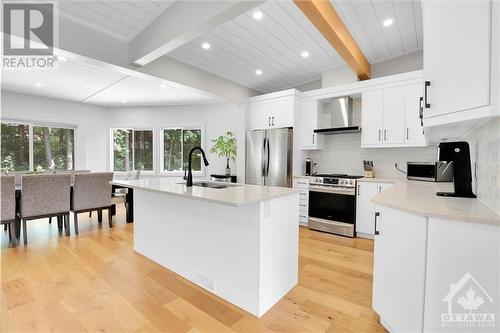 2063 Niagara Drive, Ottawa, ON - Indoor Photo Showing Kitchen With Upgraded Kitchen