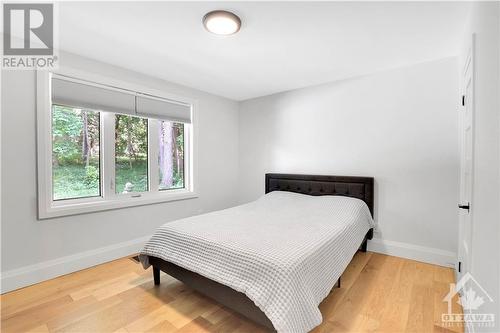 2063 Niagara Drive, Ottawa, ON - Indoor Photo Showing Bedroom