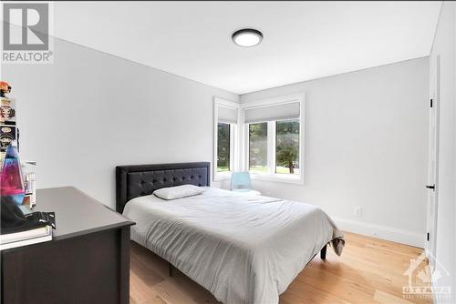 2063 Niagara Drive, Ottawa, ON - Indoor Photo Showing Bedroom