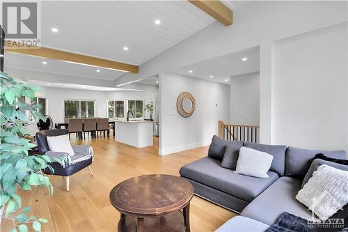 2063 Niagara Drive, Ottawa, ON - Indoor Photo Showing Living Room